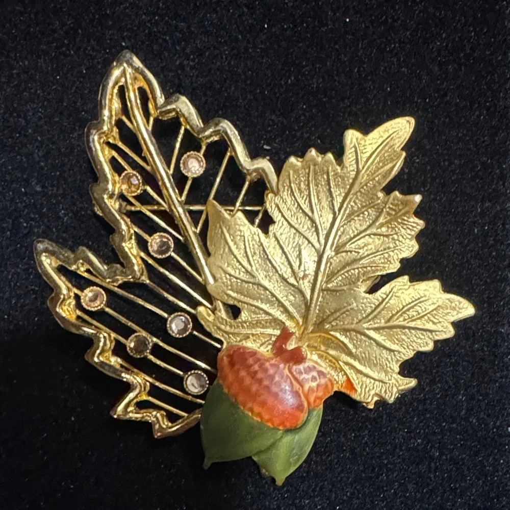 vintage Kenneth Cole gold-tone leaf and‎ acorn brooch.